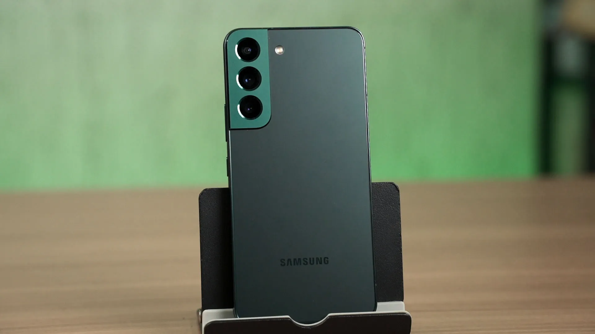 بهترین گوشی میان رده 2024 بهترین گوشی میان رده 2024